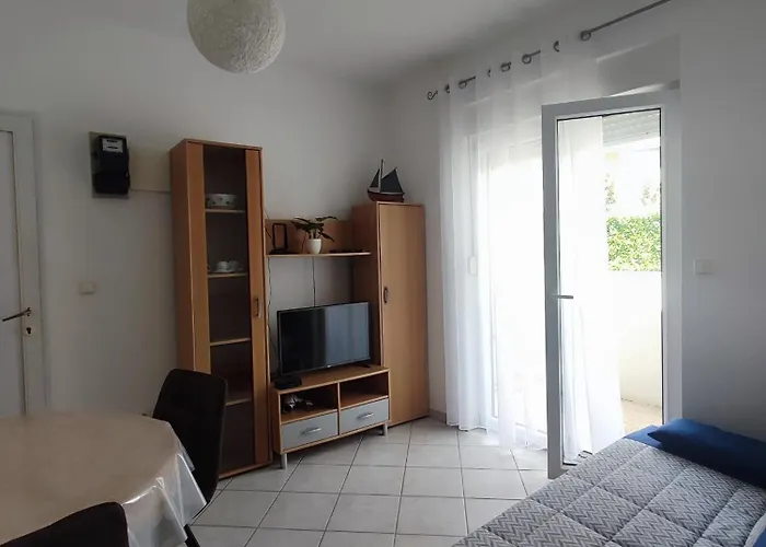 Ravkin アパート ザダル